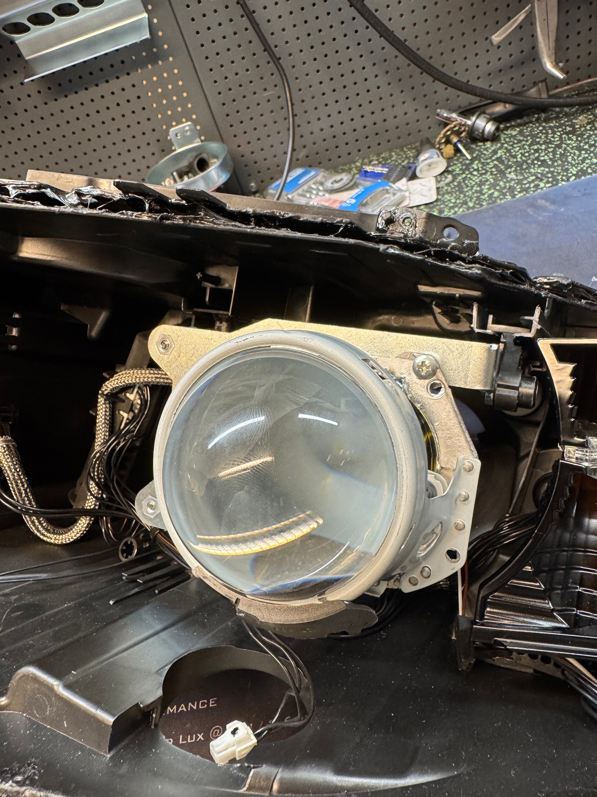 Braketter for BMW F30 F31 xenon lykter - Lyshelten.no